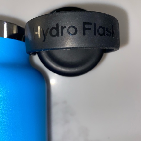 Blue Hydro Flask - Picture 4 of 4